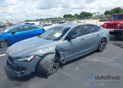 2021 Volvo S90 T6 R-Design z USA, uszkodzony, nr VIN LVYA22MT9MP223223